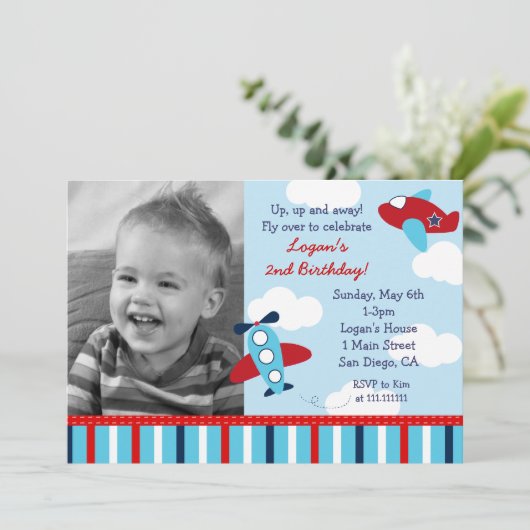 飛行機の飛行士の男の子の写真の誕生日の招待状 招待状 (スタンド正面)