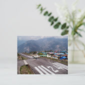 飛行機アットルクラマウンテンエアポートランディングストリップ ポストカード (スタンド正面)