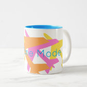 飛行機カラフルモードパイロット飛んでいる走行おもしろい ツートーンマグカップ (正面右)