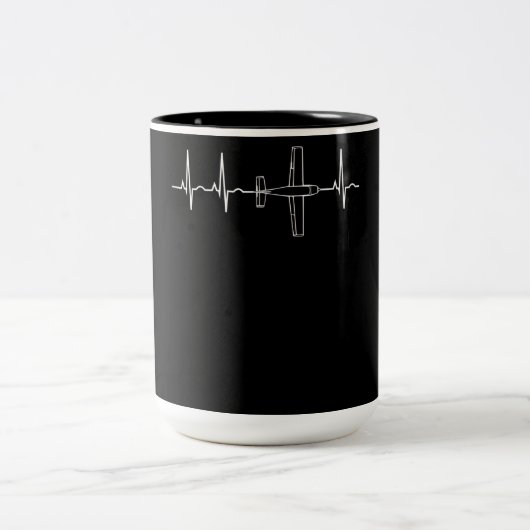 飛行機パイロットパイロットの飛んでいる心臓贈与 ツートーンマグカップ (中央)