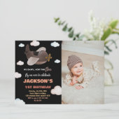 飛行機誕生日招待状ブラックブラウンw写真 招待状 (スタンド正面)