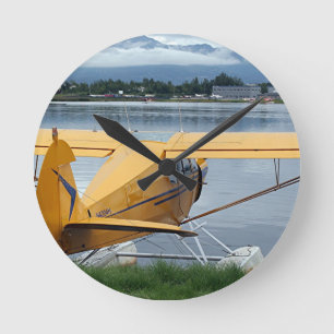 飛行機6の湖のフード、アンカレッジ、アラスカ、米国を浮かべて下さい ラウンド壁時計