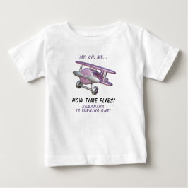 飛行機 わぁ時間飛ぶわ 初めての誕生日  ベビーTシャツ