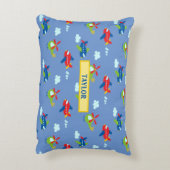 飛行機、ヘリコプター、雲のアートワークの青、名前 アクセントクッション (裏面(縦))