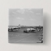 飛行機 缶バッジ (正面)