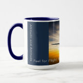 「飛行用の燃料：一口おきでかけ高く舞い上がる！」 マグカップ (左)