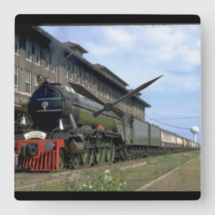 "飛行Scotsman_TrainsのL&N 4-6-2 スクエア壁時計