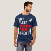 食べおもしろいSleep Muay Thai Repeat Muay Thai Gift Tシャツ (正面フル)