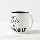 食べて下さい、眠らせて下さい、スノーモービルで行って下さい ツートーンマグカップ (正面右)