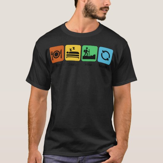 食べる寝るハイキング繰り返す ハイキング好き キャンピング友達 Tシャツ (正面)