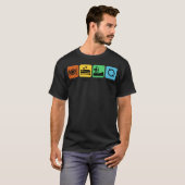 食べる寝るハイキング繰り返す ハイキング好き キャンピング友達 Tシャツ (正面フル)