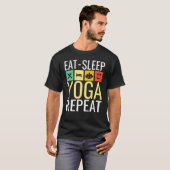 食べる寝るヨガを繰り返す Tシャツ (正面フル)