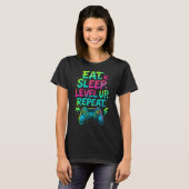 食べる寝るレベルアップ繰り返す面白いゲーマーゲーム Tシャツ (正面フル)