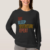 食べる寝る冒険繰り返す Tシャツ (正面)