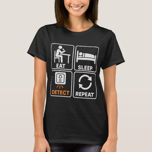 食べる寝る探す繰り返す メタルディテクティング 楽しい Tシャツ (正面)