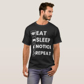 食べる寝る注意する繰り返す メンズ レディース ジョーク Tシャツ (正面フル)