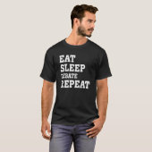 食べる寝る議論繰り返し 皮肉 Tシャツ (正面フル)