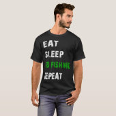 食べる寝る釣り行く繰り返す。釣り好き釣り Tシャツ (正面フル)
