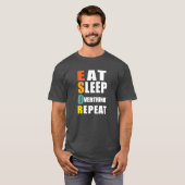 食べる 睡眠 過剰思考 繰り返す Tシャツ (正面フル)