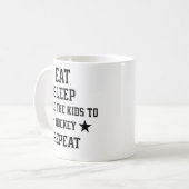 食べ寝る子供をホッケーの繰り返しに連れて行く、 コーヒーマグカップ (正面左)