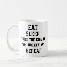 食べ寝る子供をホッケーの繰り返しに連れて行く、 コーヒーマグカップ