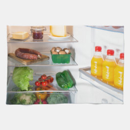 食べ物でいっぱいのオープン冷蔵庫 キッチンタオル