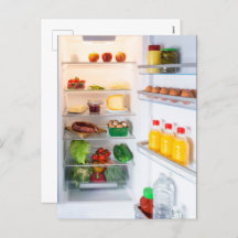 食べ物でいっぱいのオープン冷蔵庫