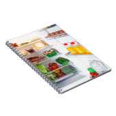 食べ物でいっぱいのオープン冷蔵庫 ノートブック (右側)