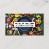 食べ物とフライパンをテーブルに | シェフレストラン 名刺 (正面)