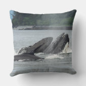 食べ物を与えザトウクジラ クッション (裏面)