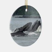 食べ物を与えザトウクジラ セラミックオーナメント (右)