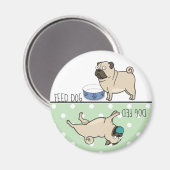 食べ物を与え犬の食べ物を与え可愛いパグ マグネット (正面/裏面)