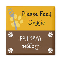 食べ物を与え犬