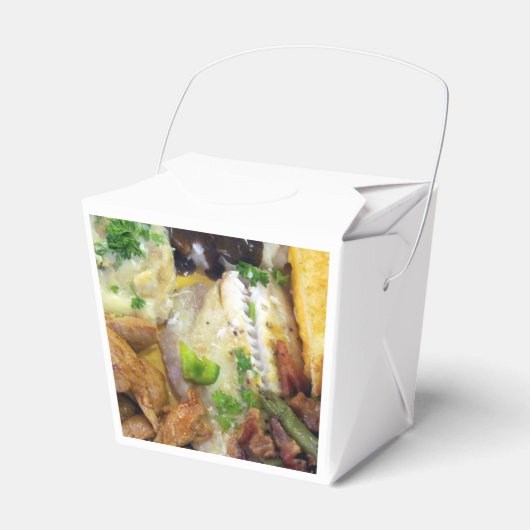 食べ物を取り出す フェイバーボックス (正面サイド)