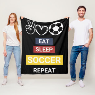 食べ眠るサッカー フリースブランケット