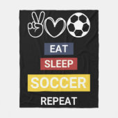 食べ眠るサッカー フリースブランケット (正面)