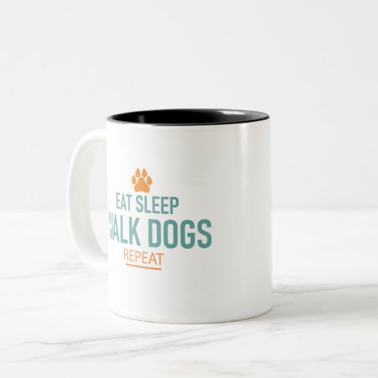 食べ眠る犬の繰りおもしろい返し愛犬の贈り物 ツートーンマグカップ (正面左)