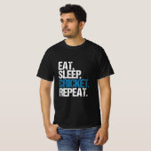 食べ眠れ。クリケット。繰り返します。 Tシャツ (正面フル)