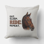 食べ眠れ。乗れ。繰り返します。馬枕栗 クッション (正面)