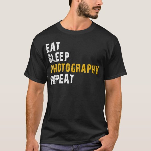 食べ睡眠写真の繰り返し Tシャツ (正面)