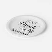 食べ飲み物とビー結婚した ペーパープレート (アングル)