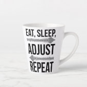 食べ、スリープ、調整、カイロプラクターライフの繰り返し カフェラテマグ (右)