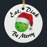 食べDink and be Merry Christmas Pickleball Santa セラミックオーナメント<br><div class="desc">Santa帽子を着て赤と白お酒の上に遊置き換え食べている緑色のピックボール – ピックボールと – DINK。ピックボールカラフルをテーマにしたギフトクリスマスツリーオーナメントあなたのピックボール愛の母、パパ、叔父、叔母、兄、妹、隣人、おじいちゃん、おばあちゃん、夫、妻、友人、または職場の同僚のためのPickleballについて話さないストップ。</div>