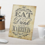 食べDrink & Be結婚した - Vintage Wedding 台座サイン<br><div class="desc">祝スタイルとスタイリッシュ非常にトレンディー結婚のサインこのデザインは、ヴィンテージ効果の背景にトレンディーのタイポグラフィグランジを記述し、今年の夫婦が結婚するのに最適。</div>