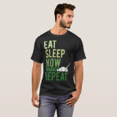 食べSleep Mow Repeatおもしろい Grass Cutting Landscape Tシャツ (正面フル)