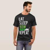 食べSLEEP MOW REPEATおもしろい GRASS MOWING LANDSCAPE Tシャツ (正面フル)