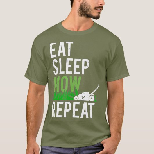 食べSLEEP MOW REPEATおもしろい GRASS MOWING Tシャツ (正面)