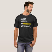 食べSleep Pickleball Repeat Playerパドルグラフィック Tシャツ (正面フル)