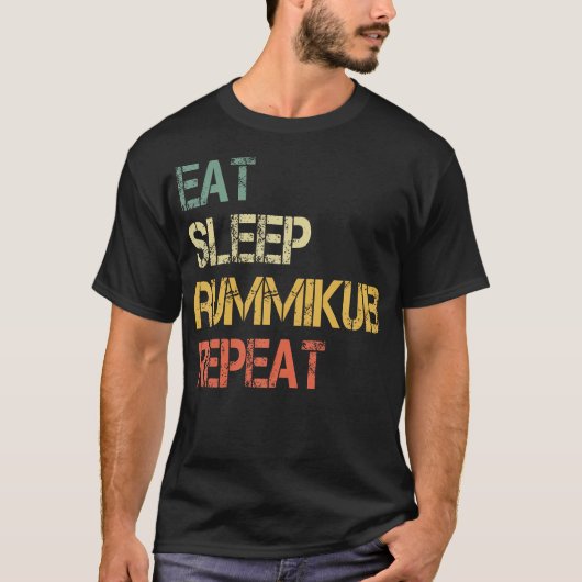 食べSleep Rummikub Repeat Playerゲーおもしろいムナイト Tシャツ (正面)