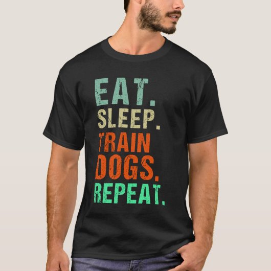 食べSleep Train Dogs Repeat -おもしろい犬トレーニング Tシャツ (正面)